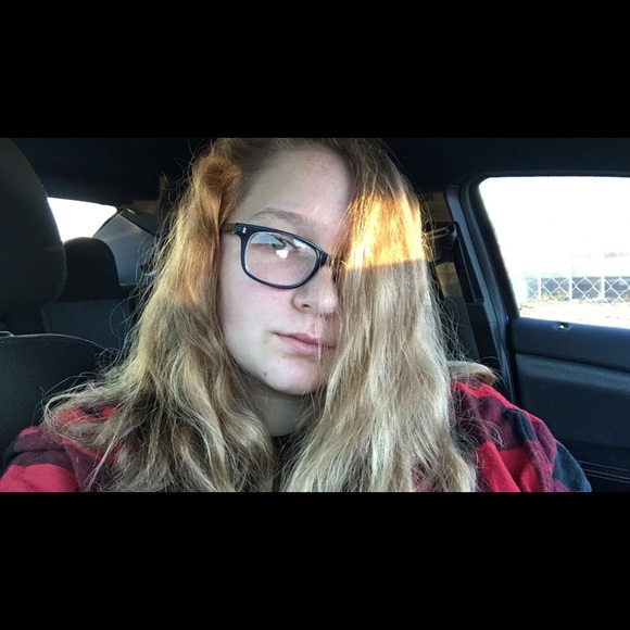 Meet your Posher, Hailey - Picture 1 of 1